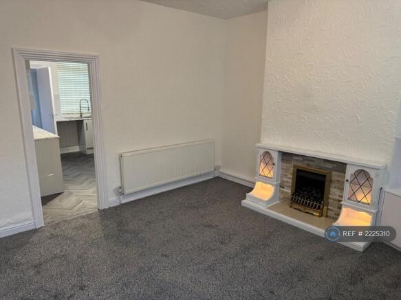 2 bed Terraced to rent Image 4
