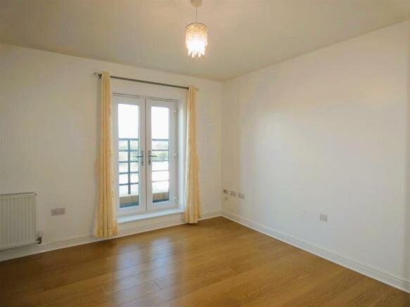 OPEN PLAN LOUNGE