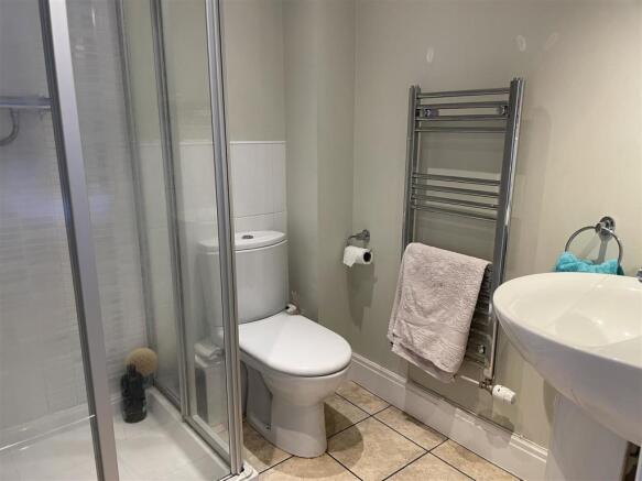 En suite shower room.JPG