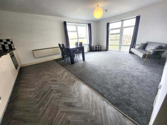 Open Plan Lounge & Kitchen