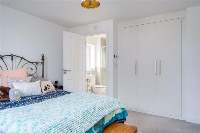 4 bed Detached for sale Image 10