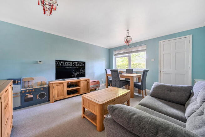 Stunning Walderslade Woods | Two Double Bedrooms | New Fitted Bathroom | Garage and Parking photo 4