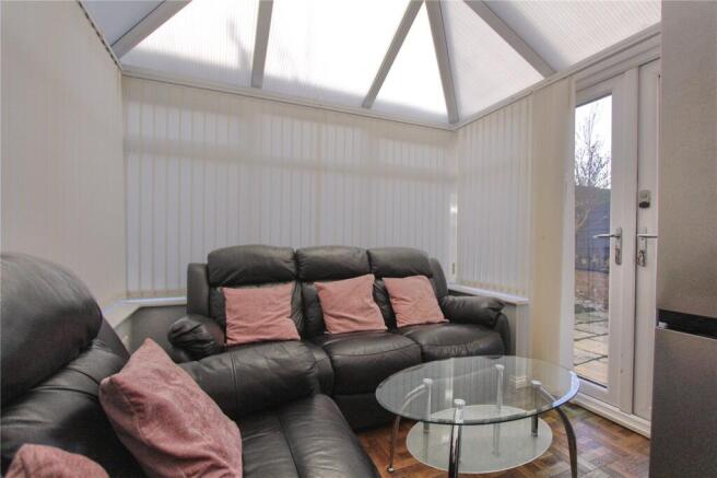 4 bed House to rent Image 6