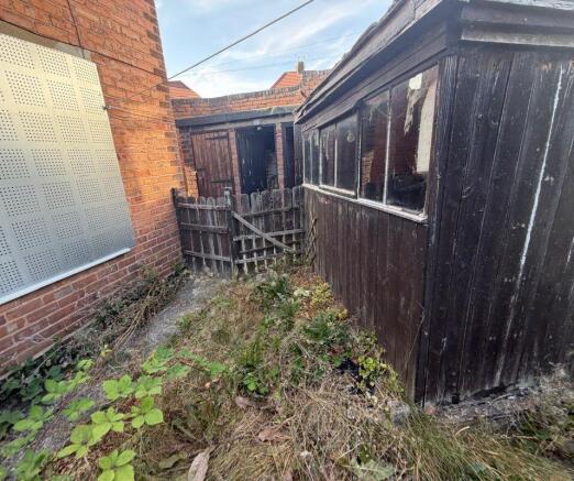 9 Castleton Avenue, Ilkeston, Derbyshire, DE7 8SP photo 5