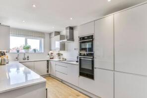 12, 27 Heathside, Avalon, Poole BH14 8HT
