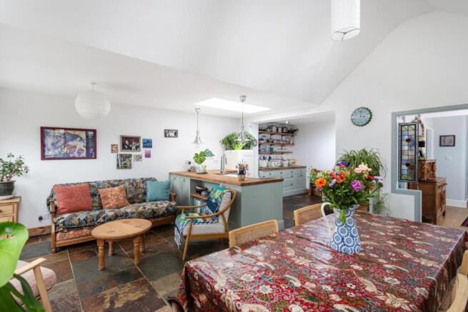 4 bed Detached for sale Image 9