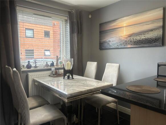 3 bed Terraced for sale Image 11