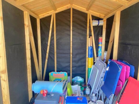 Beach hUt 19 Glyne Gap - Internal.jpg