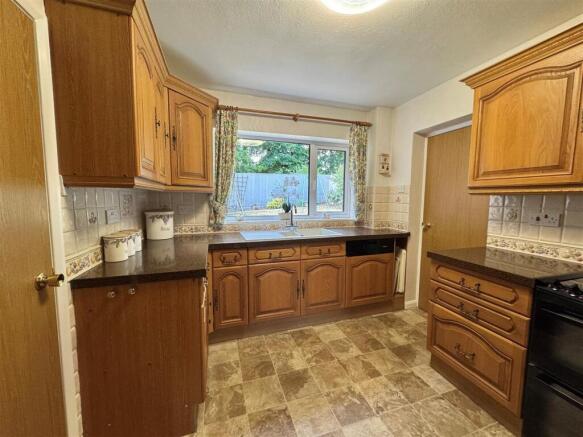 4 bed Detached for sale Image 5