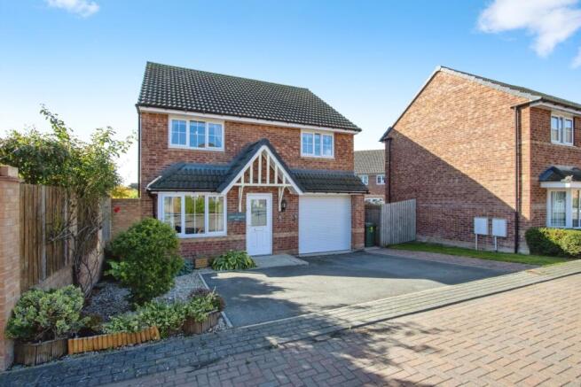 4 bed Detached for sale Image 9