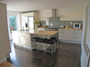 kitchen/breakfast