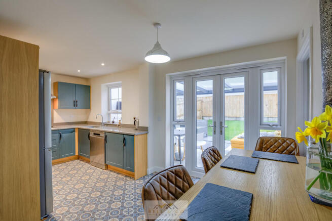 4 bed Detached for sale Image 4