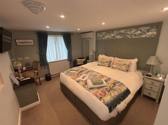 8 bed House for sale Image 10