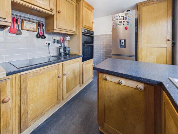 4 bed Semi-Detached Bungalow for sale Image 10