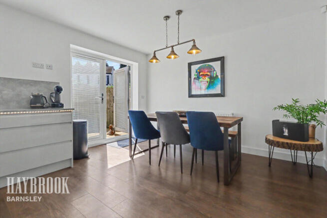 4 bed Detached for sale Image 9