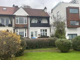 84a, Undercliff Gardens, Leigh-on-sea SS9 1ED