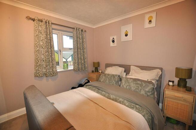 Bedroom 1.JPG