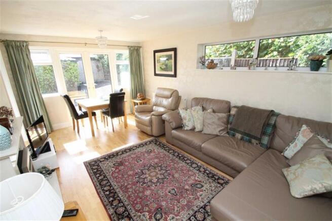 LIVING/DINING ROOM