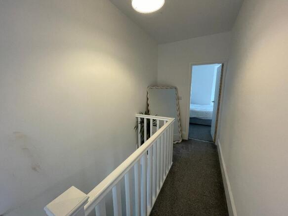 3 bed Terraced to rent Image 6