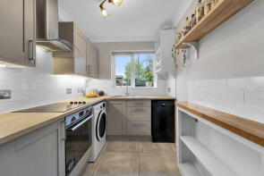 19, Chessholme Court, Scotts Avenue, Sunbury-on-thames TW16 7ES