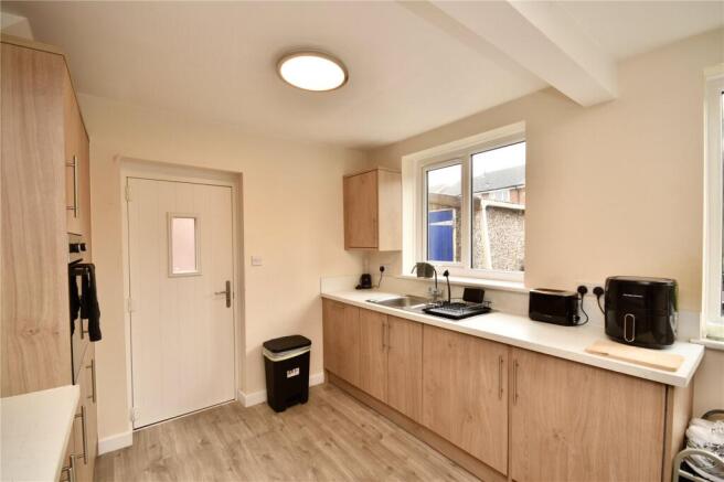 3 bed Semi-Detached for sale Image 6