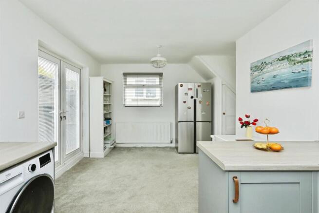 3 bed Semi-Detached for sale Image 4
