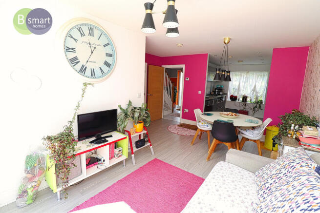 4 bed Semi-Detached for sale Image 4