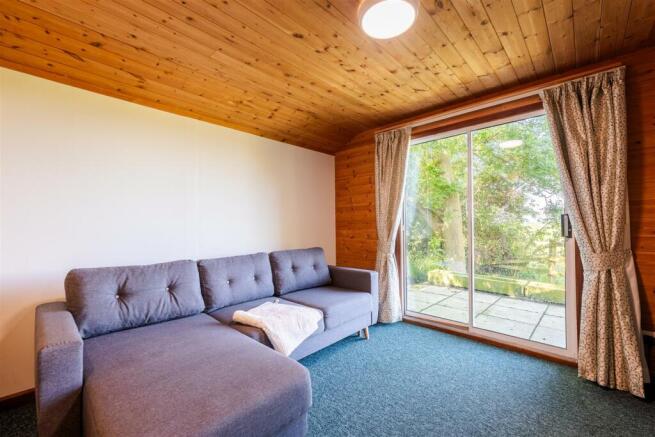 TIMBER CABIN/SUMMER HOUSE