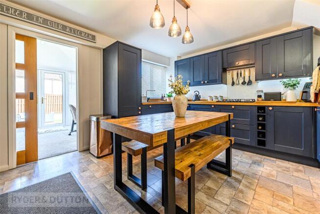3 bed Semi-Detached for sale Image 7