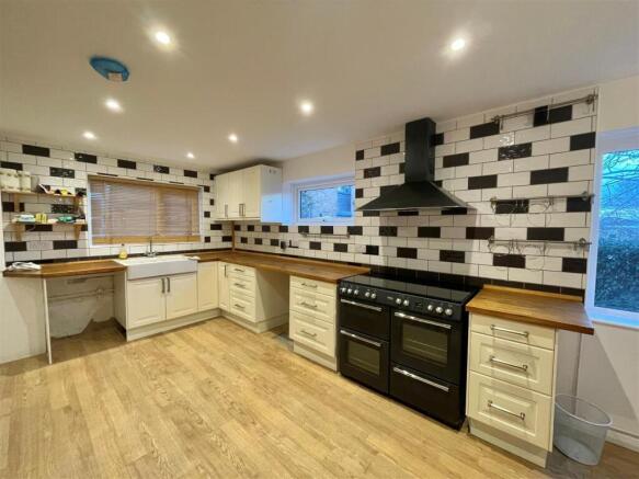 Kitchen_.jpg