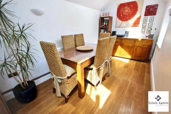 5 bed Detached for sale Image 6
