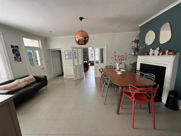 4 bed Detached for sale Image 8