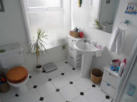 Bathroom / WC: