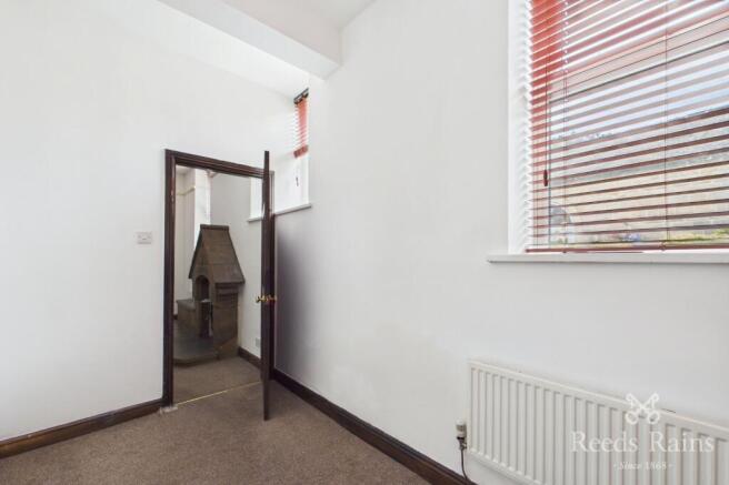 4 bed Semi-Detached for sale Image 9