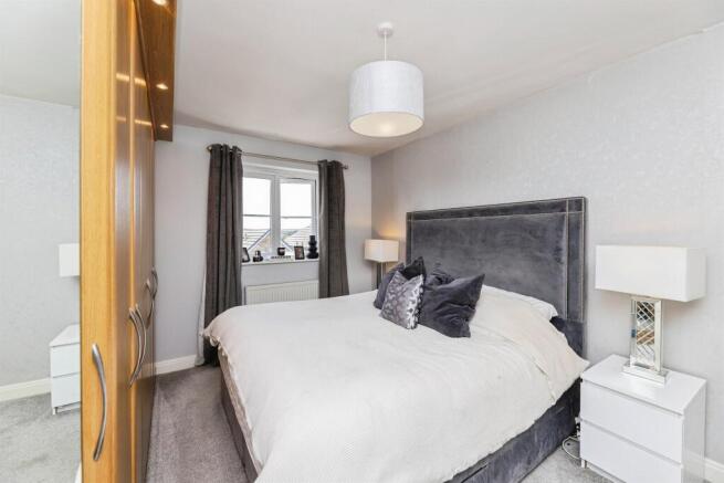 4 bed Town House for sale Image 12