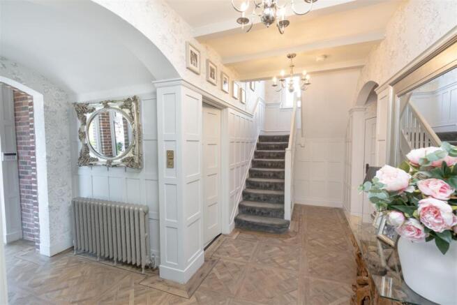 4 bed Detached for sale Image 10