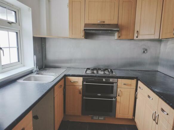 13 Penclwyd kitchen..jpg