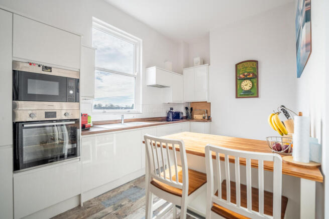 2 bed Apartment for sale Image 6