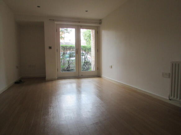 2 bed Ground Flat to rent Image 4