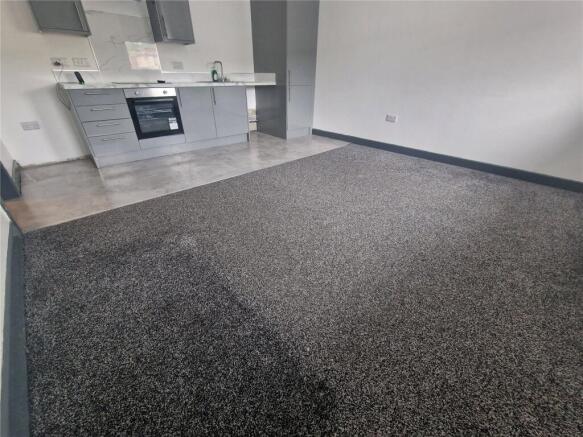 2 bed Apartment to rent Image 5