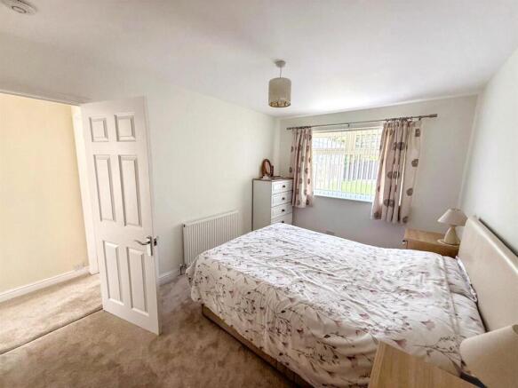 2 bed Semi-Detached Bungalow for sale Image 9