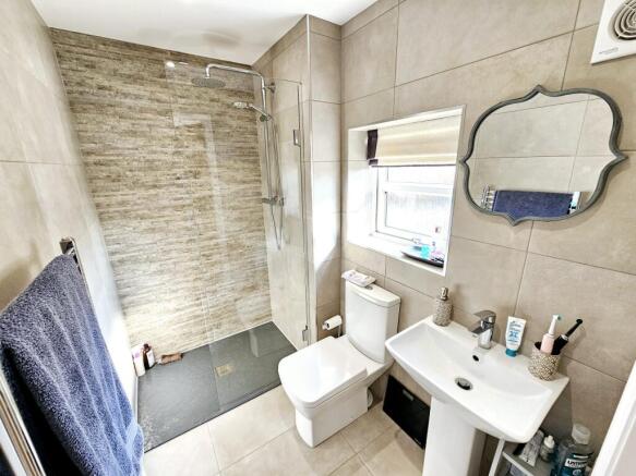 4 bed Detached for sale Image 12