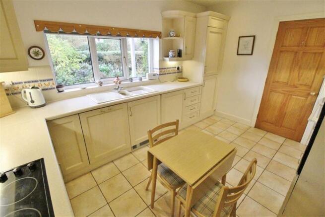 Kitchen Further Image