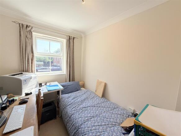 4 bed House for sale Image 9