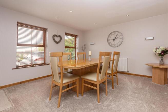 6 bed Detached for sale Image 11