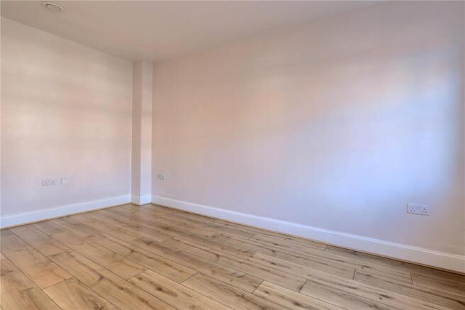 3 bed Terraced to rent Image 2