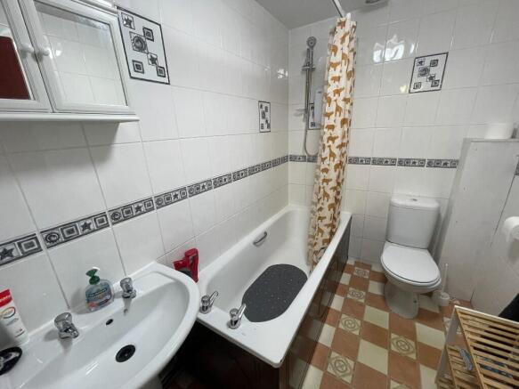 4 bed Terraced to rent Image 10