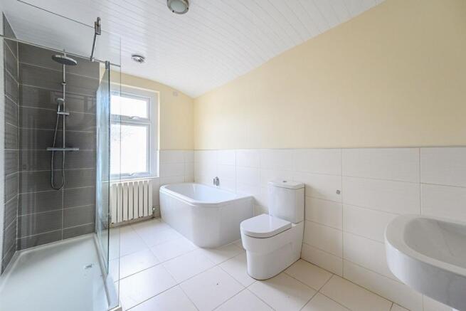 Family Bathroom / WC