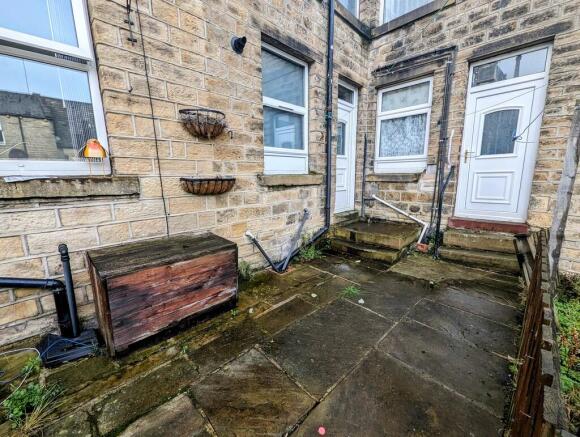 2 bed Terraced to rent Image 4
