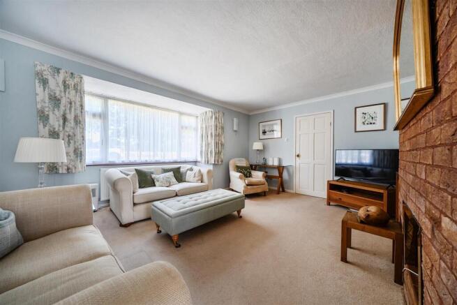 6 Holly Drive, Lutterworth